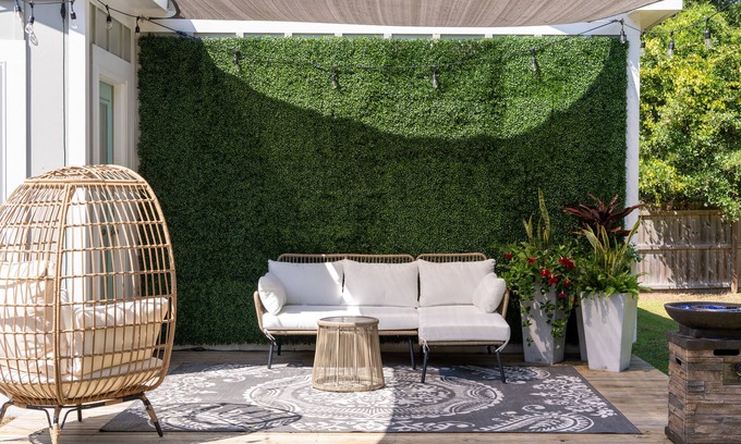 Newport Casa | 2 Minutes from the Water! Pet-Friendly Fully Fenced Backyard!