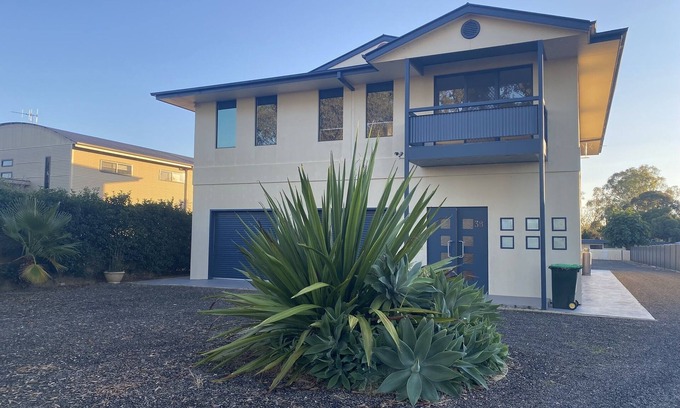 Bundalong Casa | 2 minutes to the Murray River large Family home