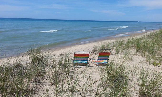 Benton Harbor Casa | Vistas del lago Michigan, playa privada!