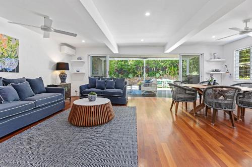 Sunshine Beach Casa | 2 "Ocean Whisper" 16 Solway Drive - Dog Friendly Tropical Oasis