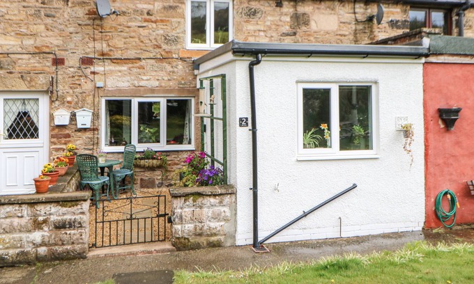 Brampton Cabaña | 2 OLD ROW, pet friendly, with a garden in Haltwhistle