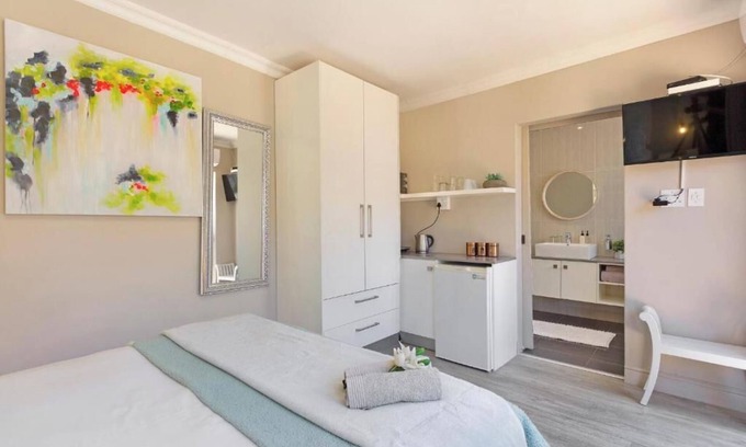 Lakeside Casa | 2 On Lismore Guesthouse 11