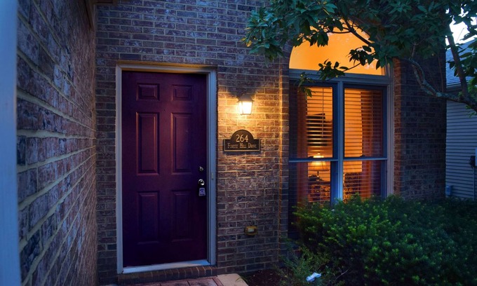 Lexington Casa | 3 recámaras / 3 baños en Andover conveniente para todos los de Lexington