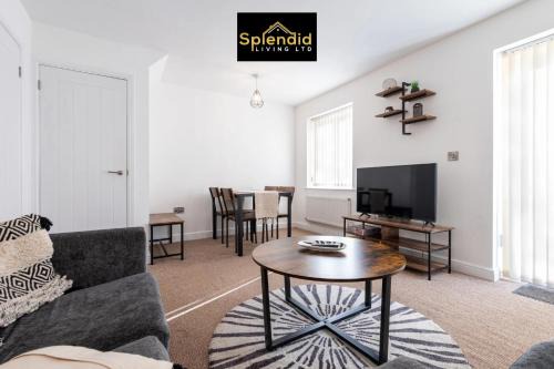 Derby Casa | 2 Parking spaces - Contractors - Spacious - Offers - Garden