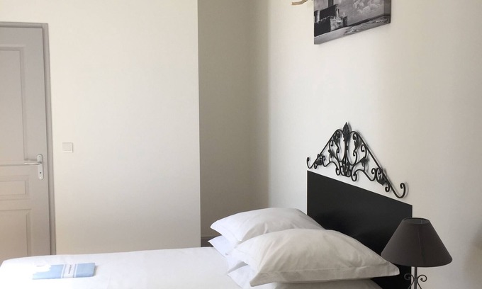 Arvert Apartamento | 2-person apartment in charming 19th-century mansion with park and heated pool