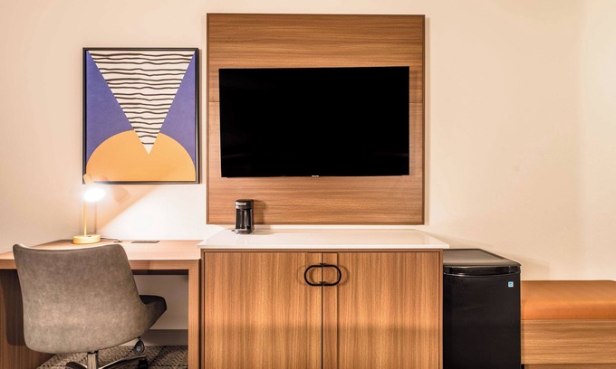 Richardson Hotel | 2 Pet-friendly Units w/ FREE Parking, Outdoor Pool, Near Point North Park!