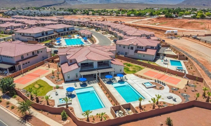 Santa Clara Casa | 2 Private Pools, Hot Tubs, Sport Courts, Fire Pits!