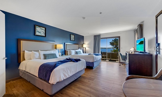 Bodega Bay Casa | 2 Queen ADA Room for family