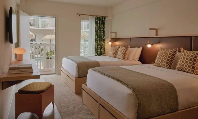San Jacinto Hotel | 2 Queen Bed Rooms w/ Balconies | Walk to Sand, Shops & Galveston Sights