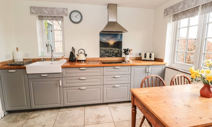 Bellingham Cabaña | 2 Redeswood Cottages