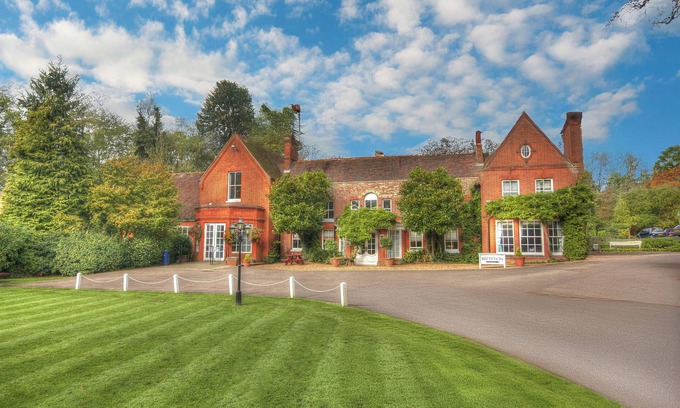 Ipswich Hotel | 2 Relaxing Rooms w/ Pool, Steam Room & Garden Access at Charming Ipswich