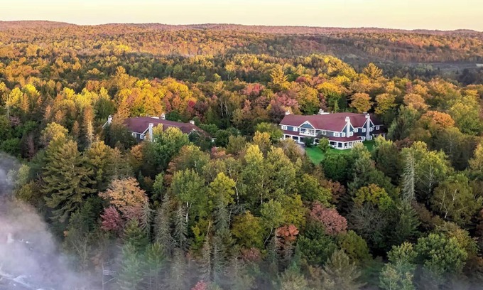 Mauricie Casa | 2 Relaxing Units w/ Fireplace & Spa Access | Near Trails & National Park