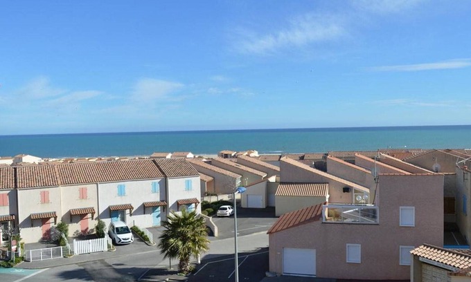 Saint-Pierre-la-Mer Apartamento | Apartamento de 2 habitaciones con balcón - a 800 m de la playa y parking privado