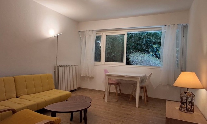 Est Apartamento | 2-room apartment overlooking the park, walking distance to town center
