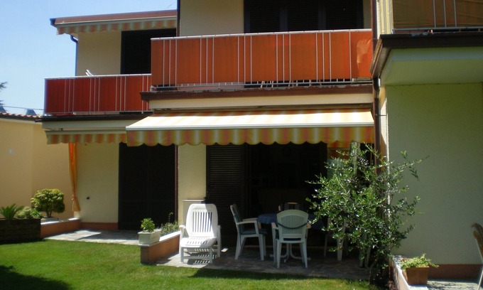 Pieve Vecchia Apartamento | 2 Zi. Apartamento, planta baja con terraza junto al lago