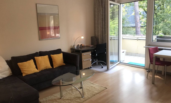 Nikolassee Condominio | Departamento con dos cuartos en Berlin-Zehlendorf, muy cerca del Schlachtensee.