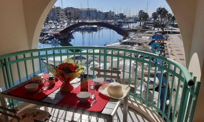 Frejus Port Apartamento | Apartamento de 2 piezas con terraza y aparcamiento, cerca de talasoterapia
