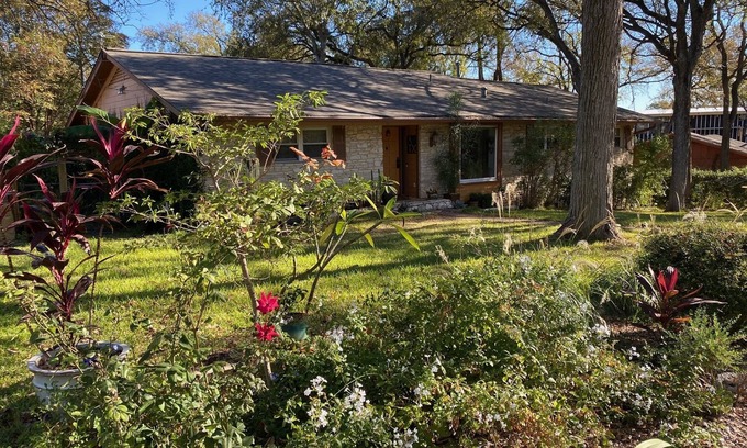 Barton Hills Apartamento | Suite de 2 habitaciones en el hermoso Barton Hills-Perfecto para SXSW, ACL y Barton Springs