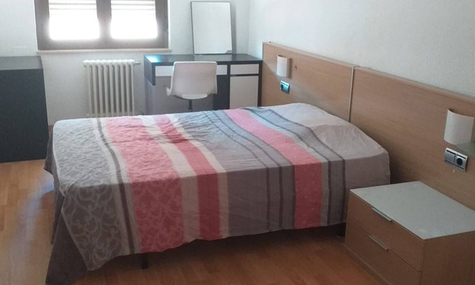 Rollo Casa | 2 Rooms in shared Flat , Central Heatering WIFI , big rooms , with doble bed