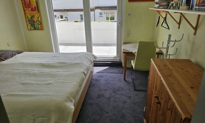 Gevelsberg Casa | 2 rooms in the "WG-Haus" / guest house, quiet location, single room and double room with private bathroom