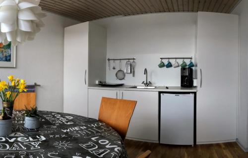 Aarhus South Casa | 2 rooms, private kitchen, bathroom, and garden.