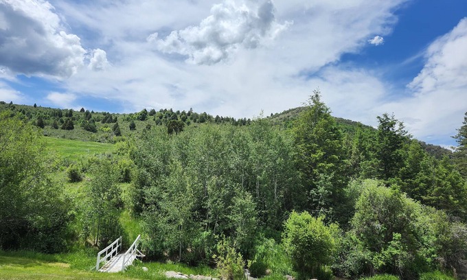 Lava Hot Springs Cabina | 2 separate cabins, sleeps a total of 12, on 4 acres in Lava Hot Springs!!