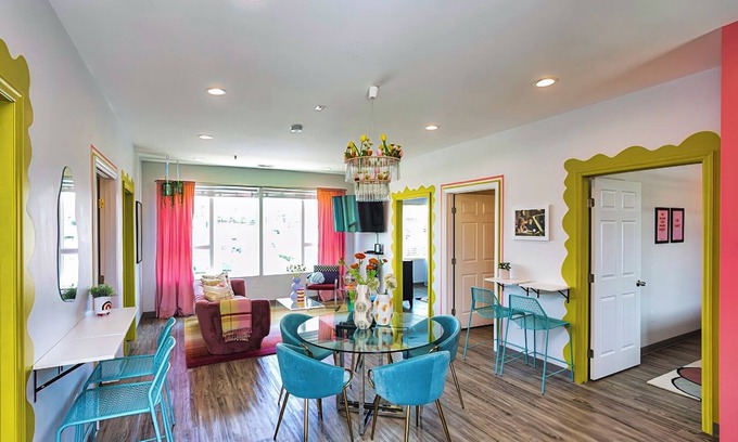 Maxwell Casa | 🏡 🏡 2 SIDE BY SIDE UNITS | BACH 💃 | 20 🛌 | 😍 DECOR | WALKABLE TO BARS 🍷