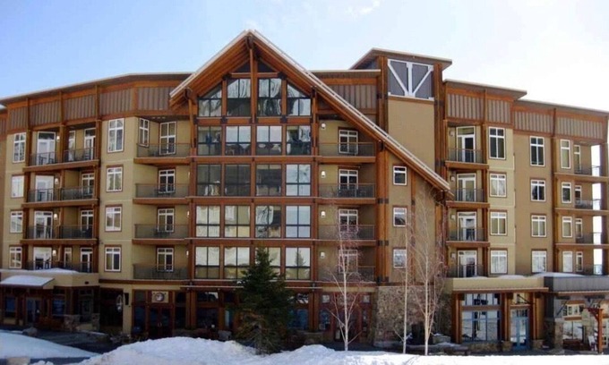 Sandpoint Condominio | 2 SKI FREE Ski in/Ski out White Pine Lake View Condo, Heart of The Village