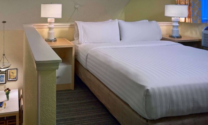 White Station Casa | 2 Sleek Units! w/ Kitchen, Parking, Pets Allowed Near Fire Museum of Memphis!