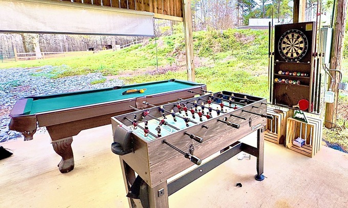 Independence Cabina | 2 Small Country Cabins - walk to Sardis Lake - WiFi, outdoor game pavilion