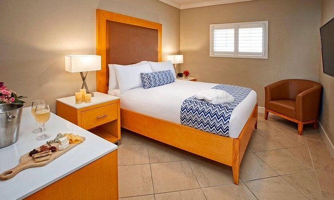 Philipsburg Hotel | 2 Spacious Suites w/ Full Kitchens, Outdoor Pools, and Free Parking, Beach!