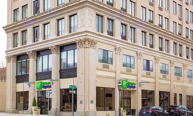 Metro Center Hotel | Hotel de 3 estrellas ∙ Holiday Inn Express - Springfield Downtown, an IHG Hotel
