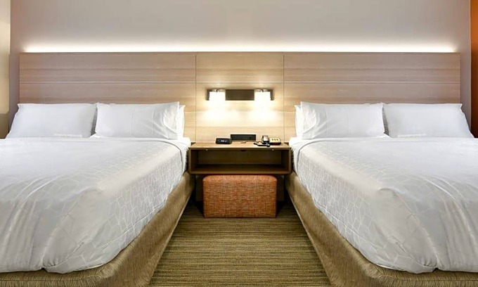 Travis - Chelsea Hotel | Hotel de 2 estrellas ∙ Holiday Inn Express Staten Island West, an IHG Hotel