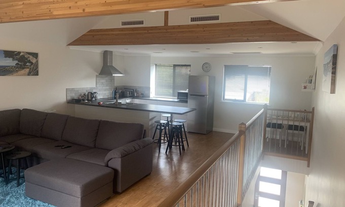 Connolly Casa | 2 Storey, 1 bed accomodation close to local amenities.