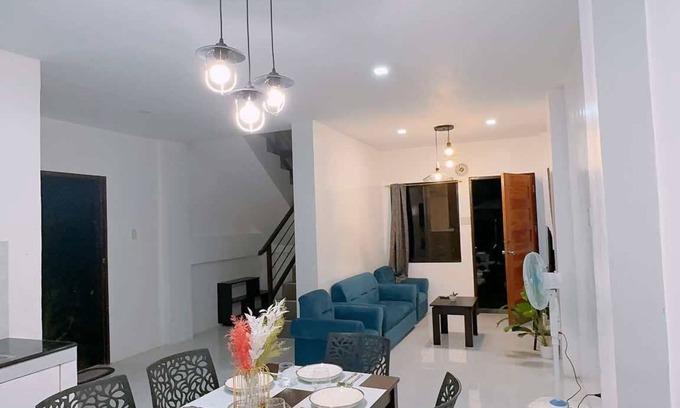 Mati Casa | Casa Familiar de 2 Plantas en Casa Verde Mati City