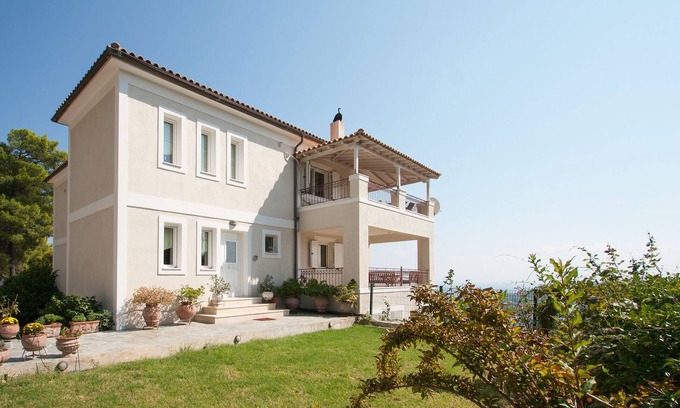 Katsarou Villa | Villa espaciosa de 2 plantas, vista infinitiva y jardín con BIO Greens