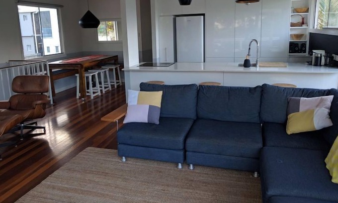 Tugun Casa | Casa de playa de 2 pisos - 50 metros de la playa y cafés - Se admiten mascotas