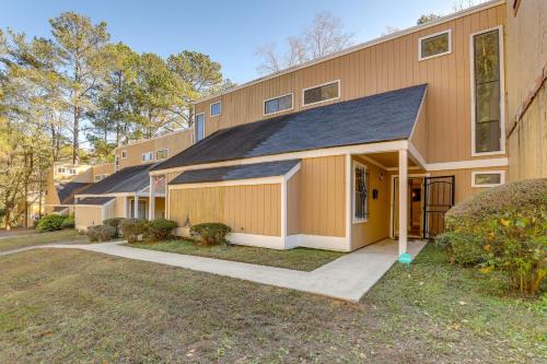 Belvedere Park Apartamento | 2-Story Decatur Condo, Close to Downtown Atlanta!