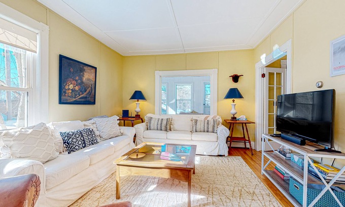 Cranmore Birches Casa | 2-story dog-friendly home in downtown with grill, mtn views, streaming, & porch
