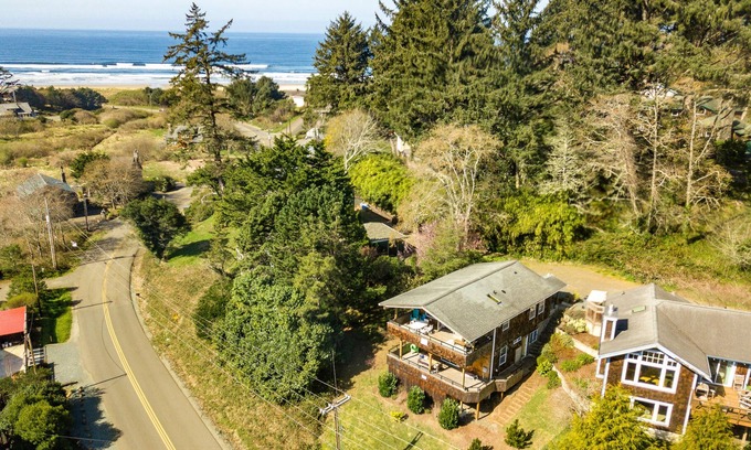 Neahkahnie Beach Casa | 2-story dog-friendly home with gas grill, gas fireplace, beach access & 2 decks
