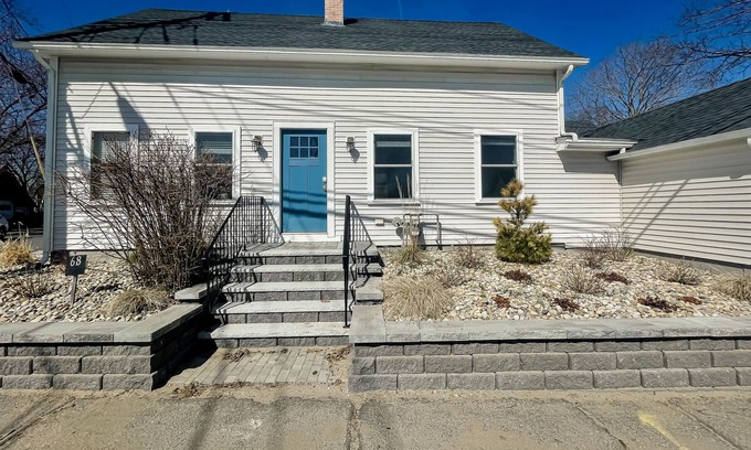 Salisbury Casa | 2-story home near downtown with enclosed backyard, grill, streaming, W/D, desk