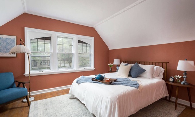 Shorewood Casa | 2 Story Home w/ Garage + Game Room | Shorewood