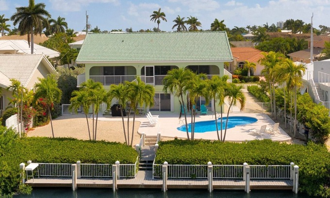 Coury Casa | 2 story home w/ 7 bedrooms,4 baths, private pool, 60ft of dockage, ample parking