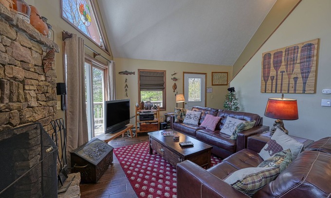 North Glade Hills Casa | 2-story home with private hot tub, firepit, deck, grill, wood stove, W/D, lawn