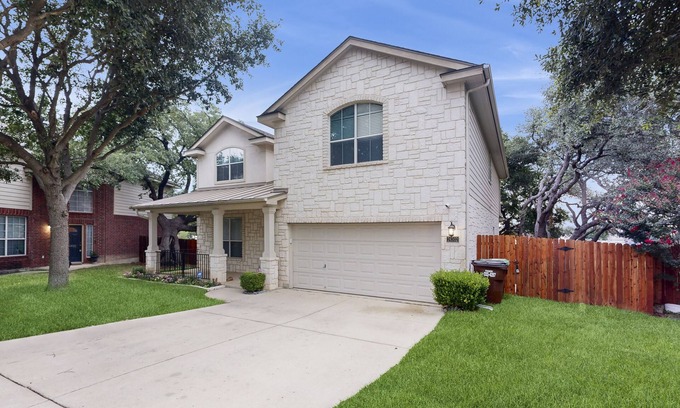 Far North Central Casa | 2-story house with back patio, grill, streaming, washer/dryer, & 2 living areas