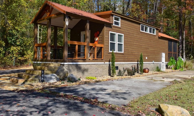 Clarkesville Casa | 2-story snowbird-friendly home with firepit, deck, porch, washer/dryer, & AC