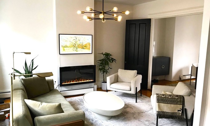 Charlestown Condominio | 2 Story Stylish Gem- 3 bedroom 1 1/2 bath.