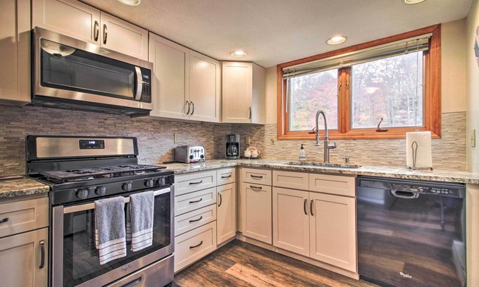 Killington Apartamento | 2-story Townhouse - 1 Mi to Killington Ski Area!