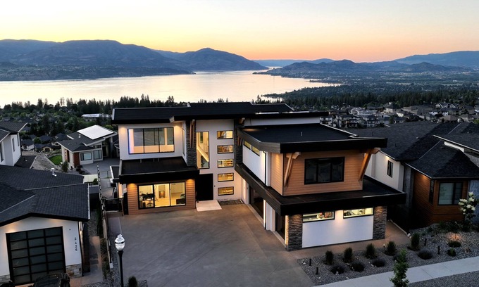 Southwest Mission Casa | 2 Suites Serenity Collection at Lakeview Retreat - The View