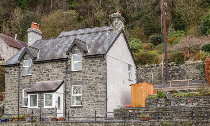Trefriw Cabaña | 2 TAN Y FEDW, pet friendly, country holiday cottage in Trefriw